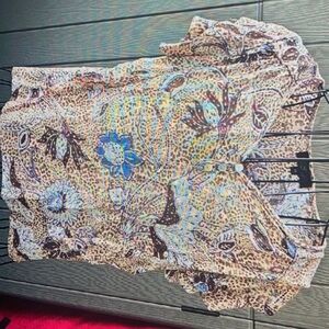 Flower patterned button top